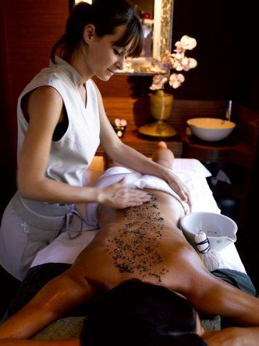 SPA Panggilan Batam (Putri SPA). Setiap orang membutuhkan waktu untuk beristirahat dari rutinitas yang padat, termasuk Anda yang tinggal atau sedang berada di Batam. Putri Spa hadir untuk memberikan kenyamanan dan relaksasi tanpa harus keluar rumah. Dengan layanan pijat profesional yang bisa dipesan kapan